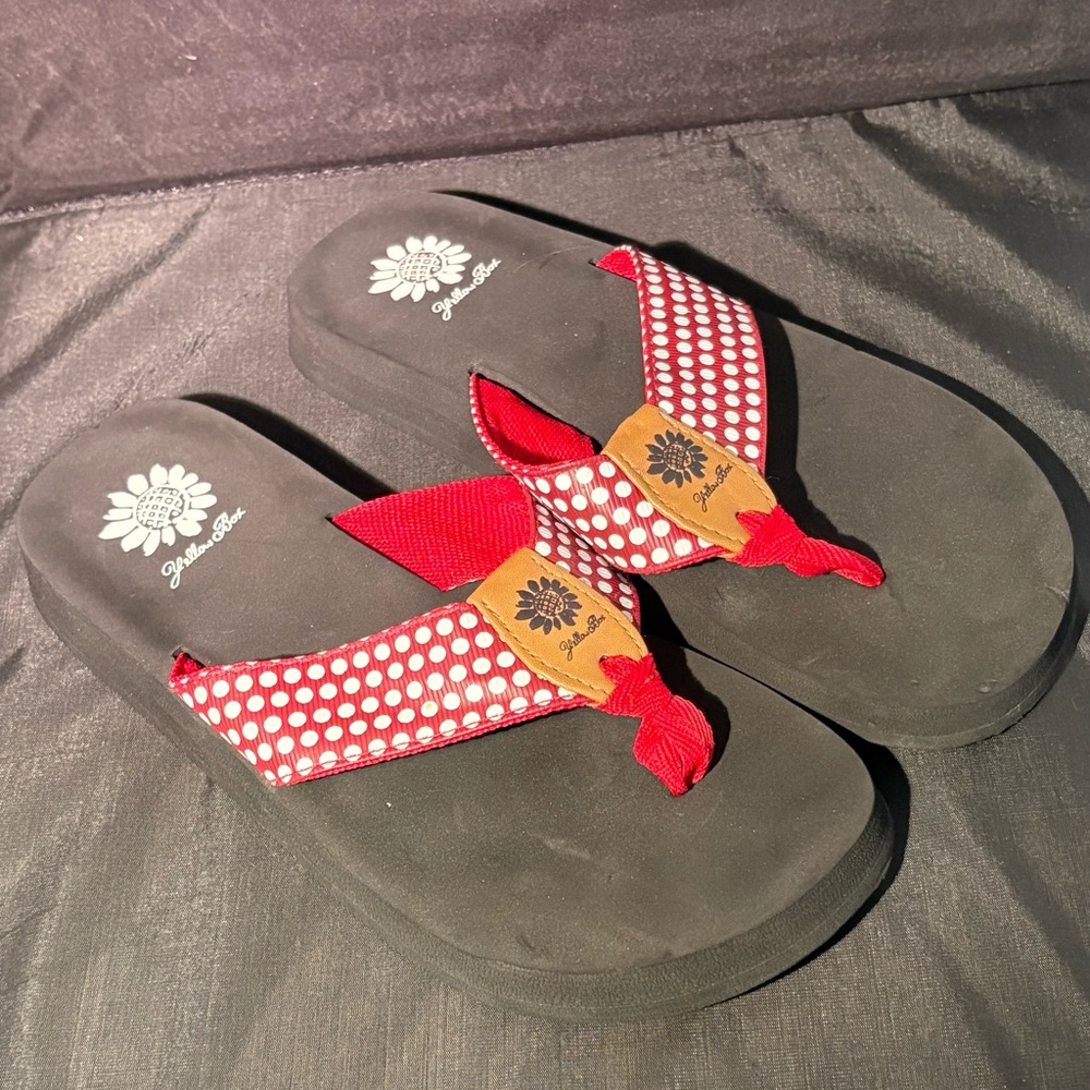 Yellow Box Fromy Red And White Polka Dot Flip‎ Flops - size 8